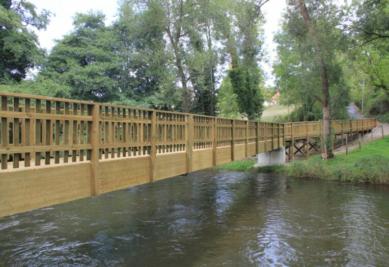 Passerelle à usage piétonnier